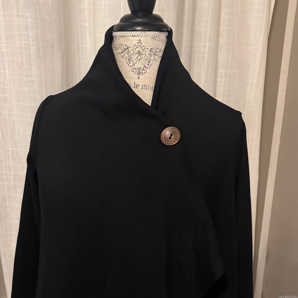 Bobeau Black Women's Poncho with Button Detail size small - Picture 2 of 9